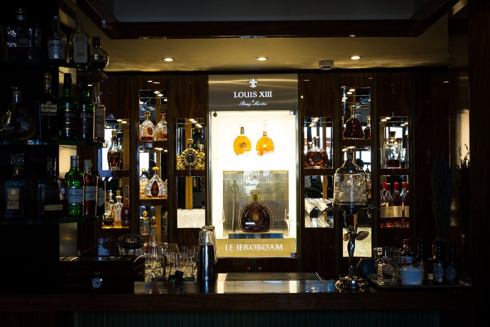 Hotel Bar