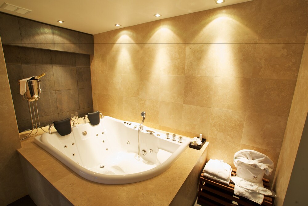 Jetted Tub