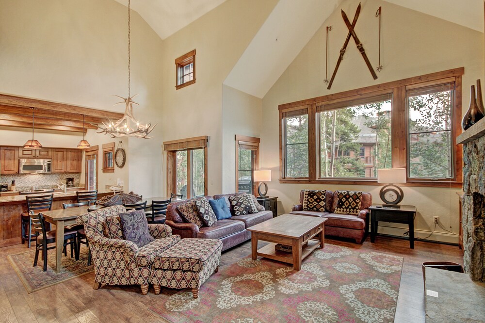 Townhome, 3 Bedrooms - Living Room