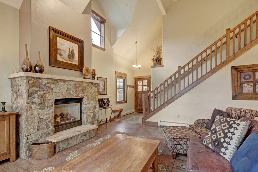 Townhome, 3 Bedrooms - Living Room