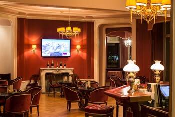 Hotel Bar