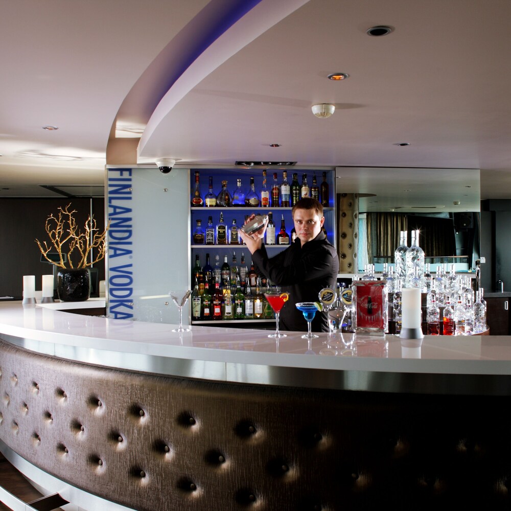 Hotel Bar