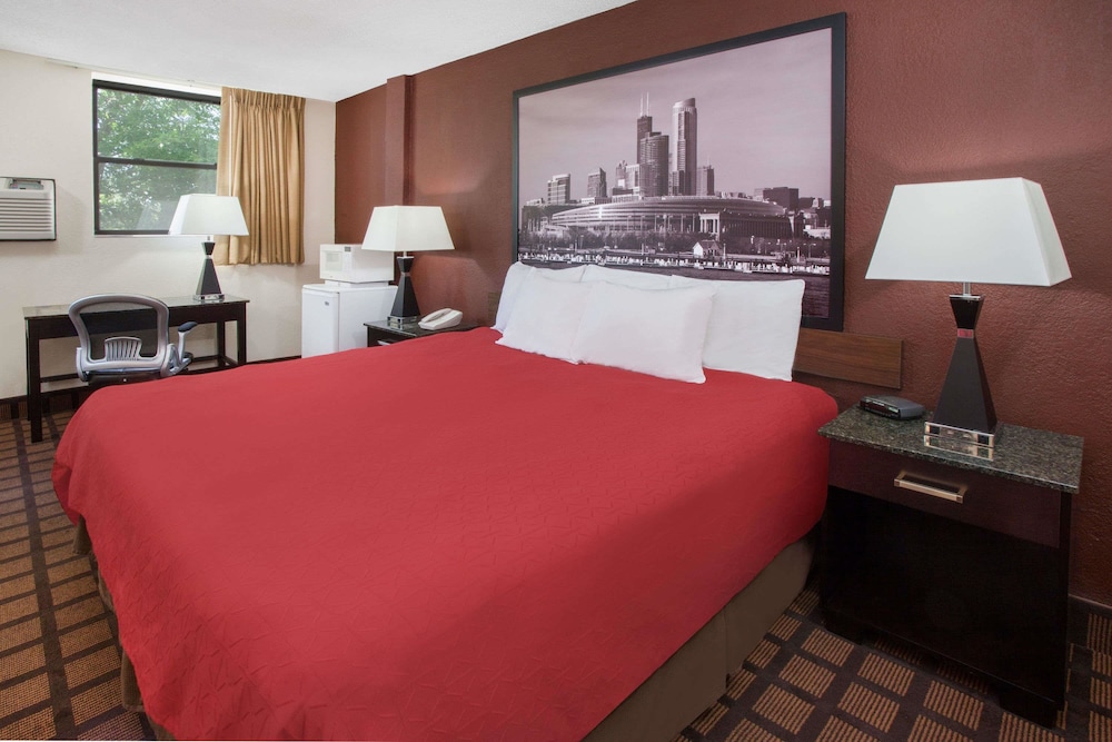 Room, Super 8 by Wyndham Chicago IL