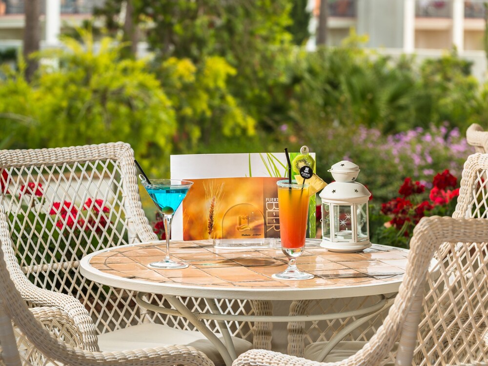 Poolside Bar