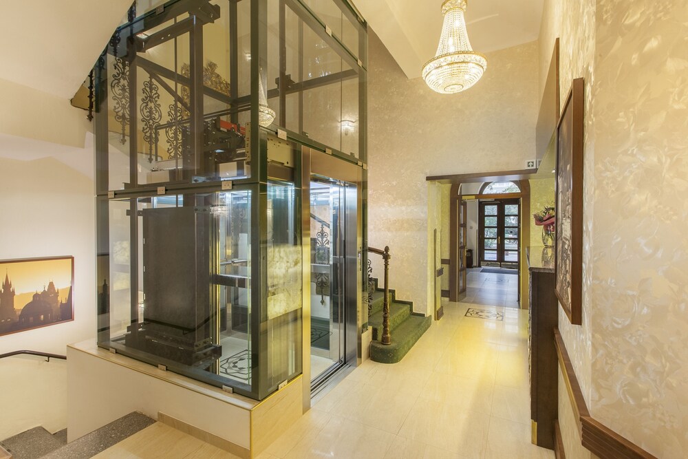 Hall