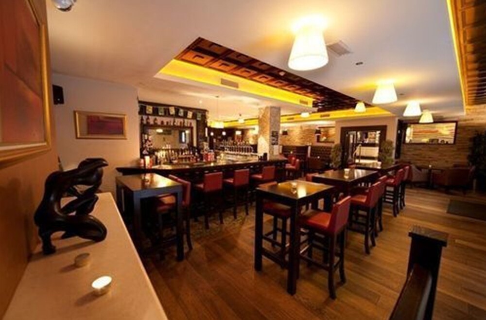 Hotel Bar