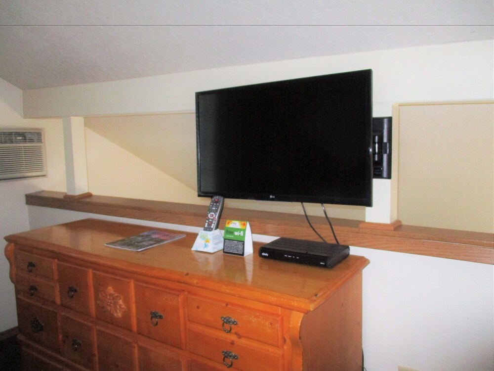 Living area, Turning Leaf Townhome Suites