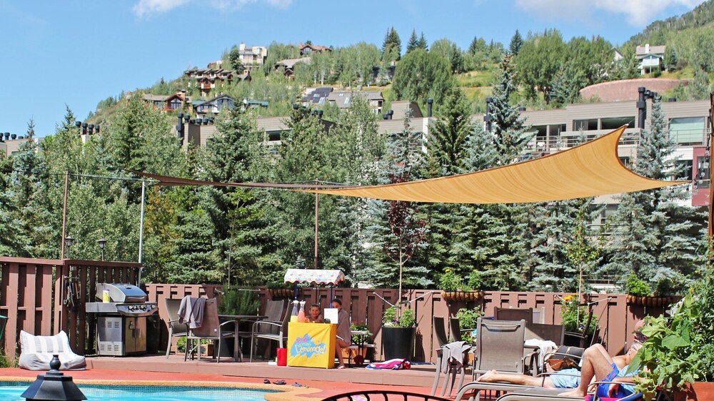 Outdoor pool, Vail Run Resort