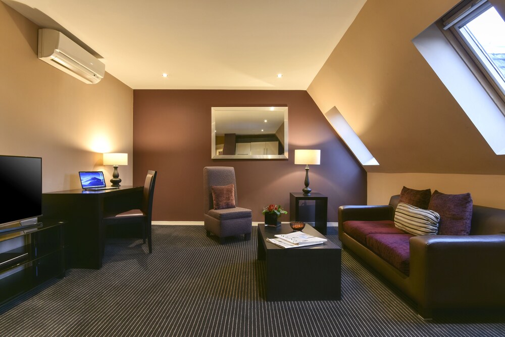 Executive Room, 1 Bedroom - Living Area