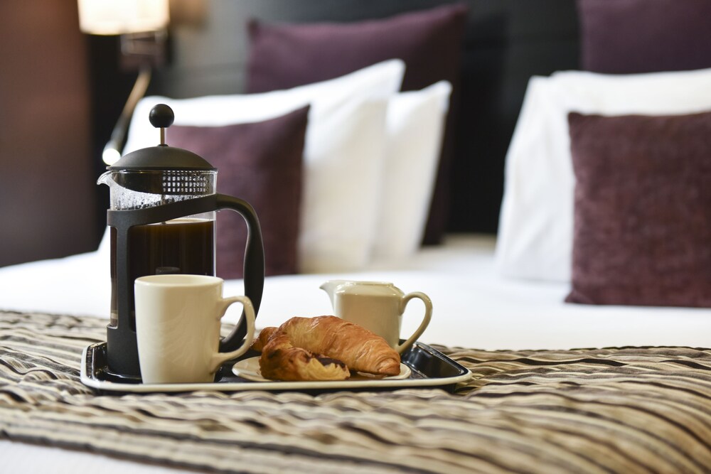 Executive Room, 2 Bedrooms - Room Service - Dining
