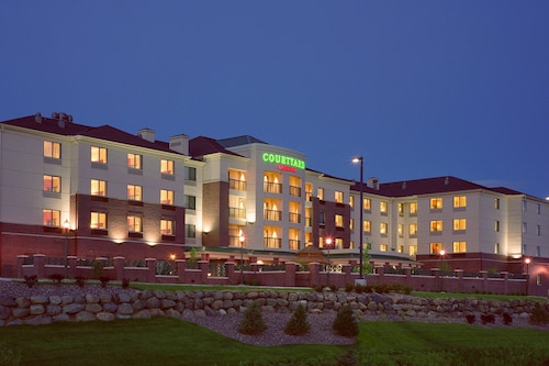 Courtyard Madison East
