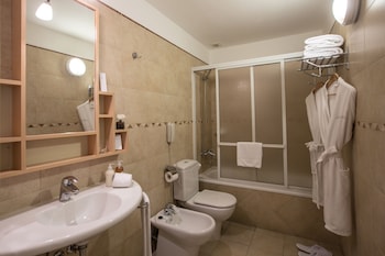 Deep Soaking Bathtub