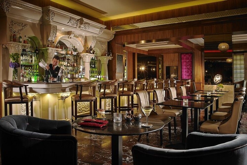 Hotel Bar
