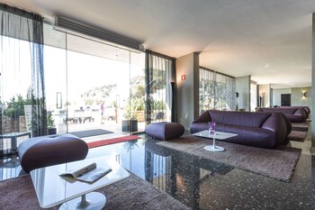 Hotel Lounge