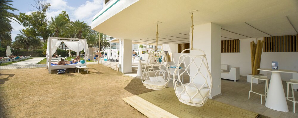 Poolside Bar