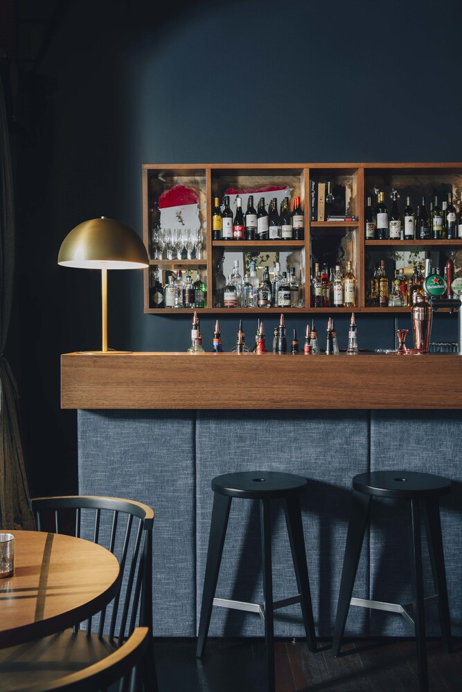 Hotel Bar