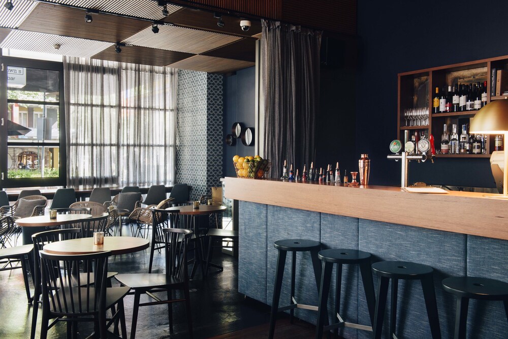 Hotel Bar