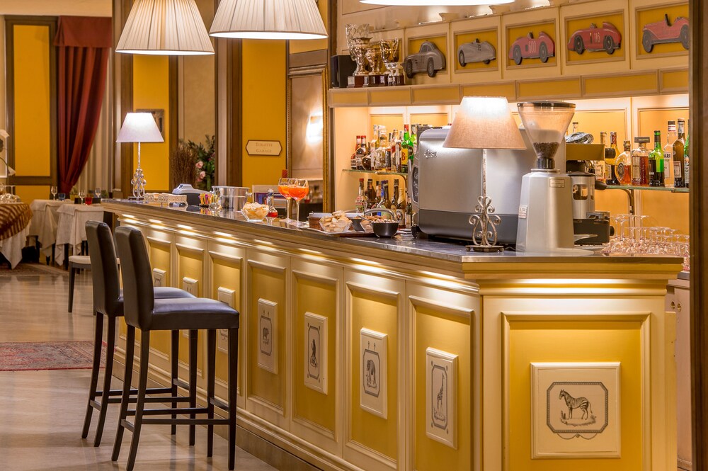 Hotel Lounge