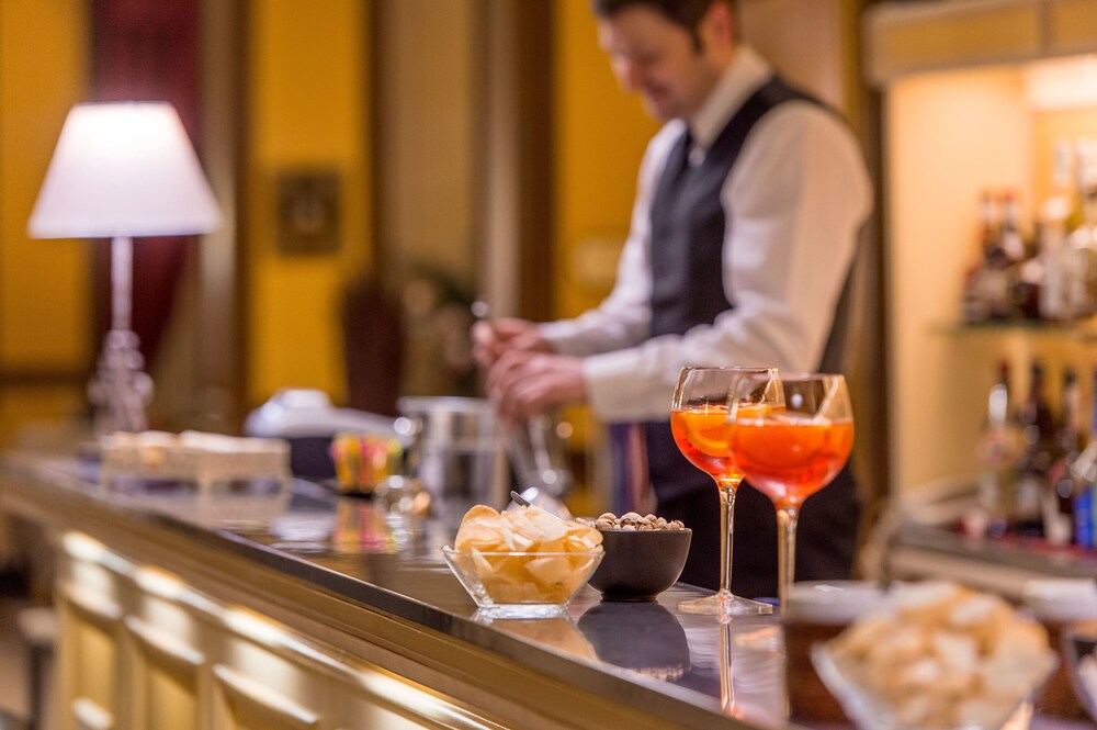 Hotel Lounge