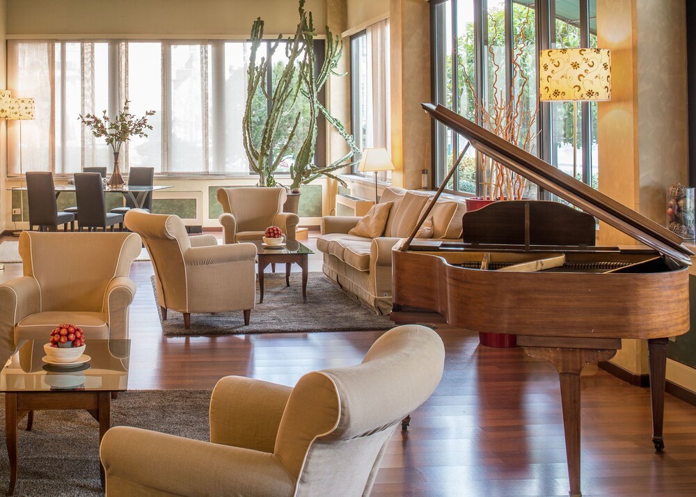 Hotel Lounge