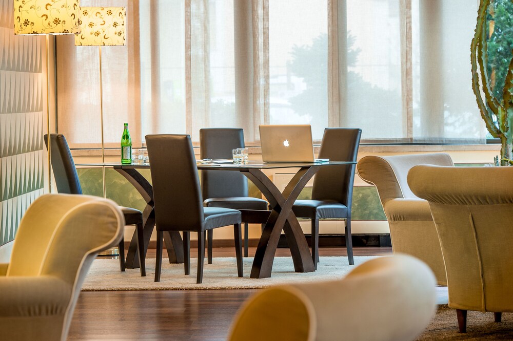 Hotel Lounge