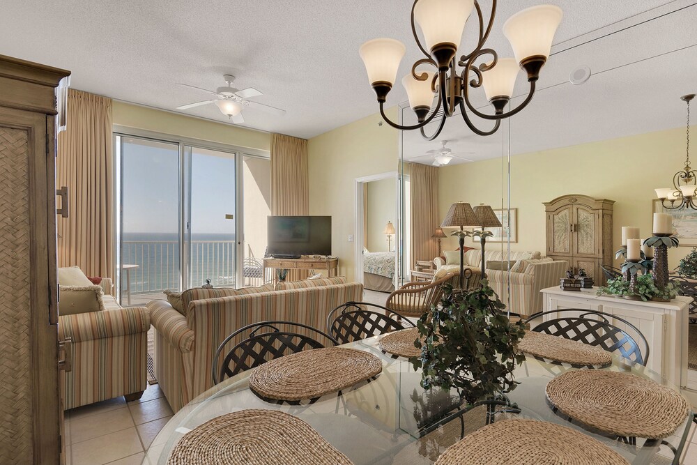 Condo, 2 Bedrooms, 2 Bathrooms, Sea View - In-Room Dining