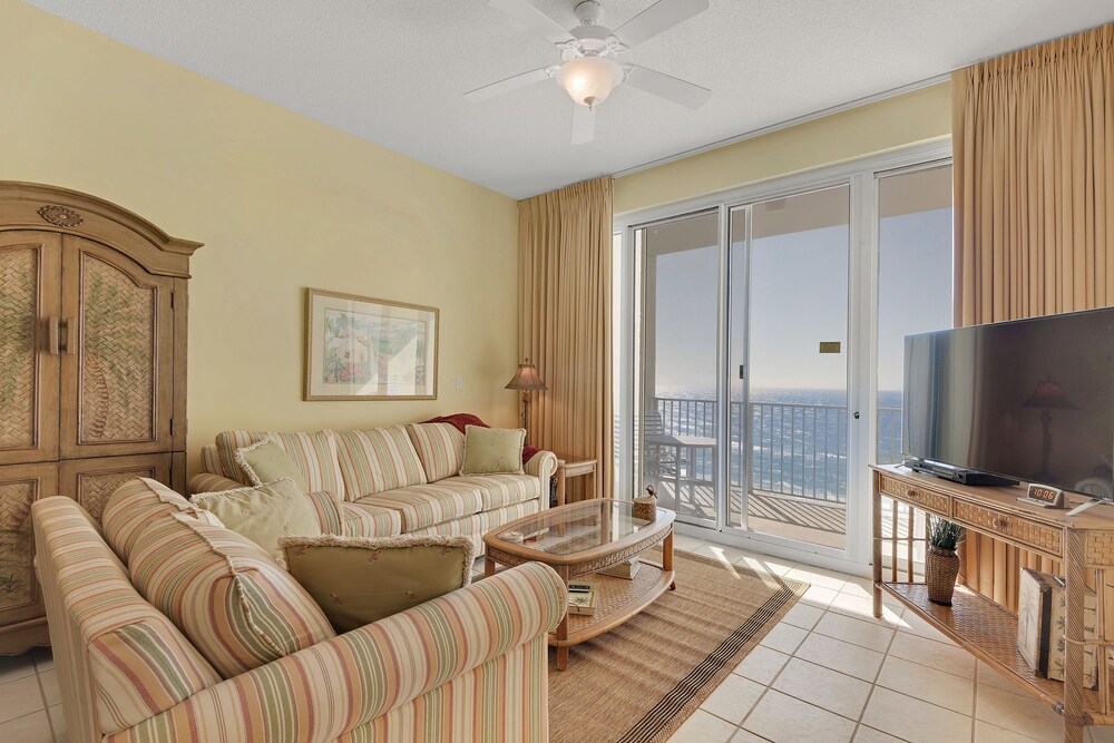 Condo, 2 Bedrooms, 2 Bathrooms, Sea View - Living Room