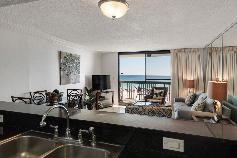 Condo, 1 Bedroom, 1.5 Bathroom, Sea Facing - In-Room Kitchen