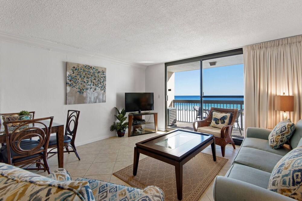 Condo, 1 Bedroom, 1.5 Bathroom, Sea Facing - Living Room