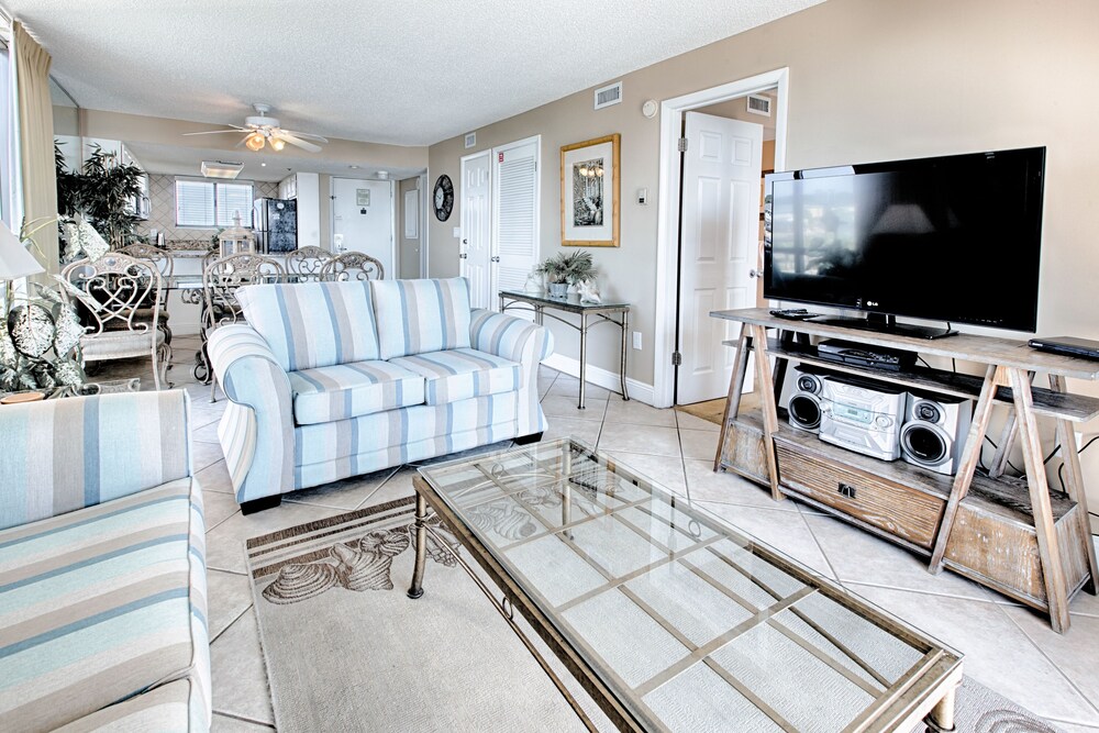 Condo, 2 Bedrooms, 2 Bathrooms, Sea View - Living Room