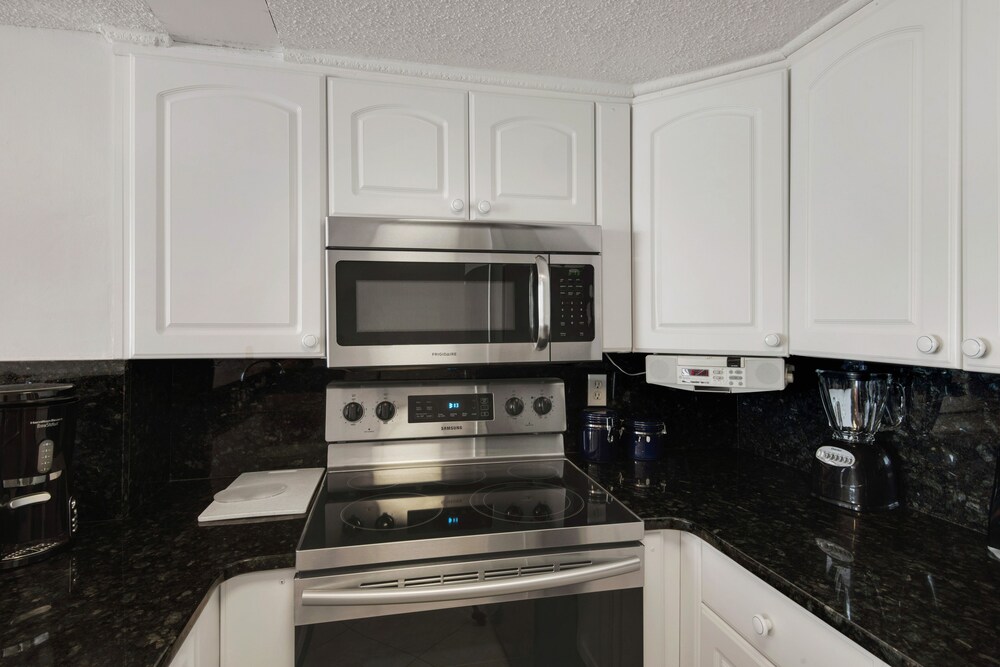 Condo, 1 Bedroom, 1.5 Bathroom, Sea Facing - In-Room Kitchen
