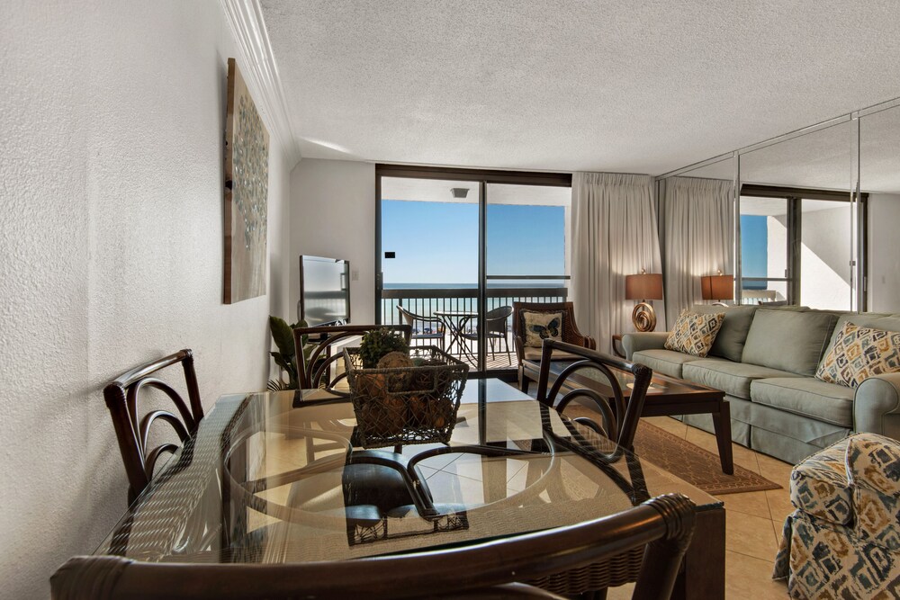 Condo, 1 Bedroom, 1.5 Bathroom, Sea Facing - In-Room Dining