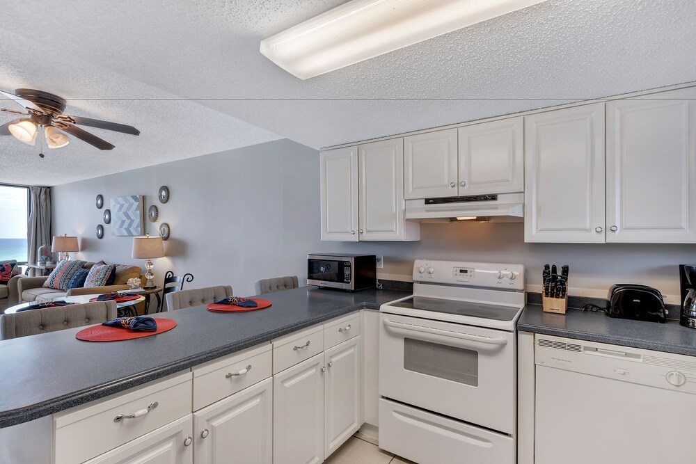 Condo, 1 Bedroom, 1.5 Bathroom, Sea View - In-Room Kitchen