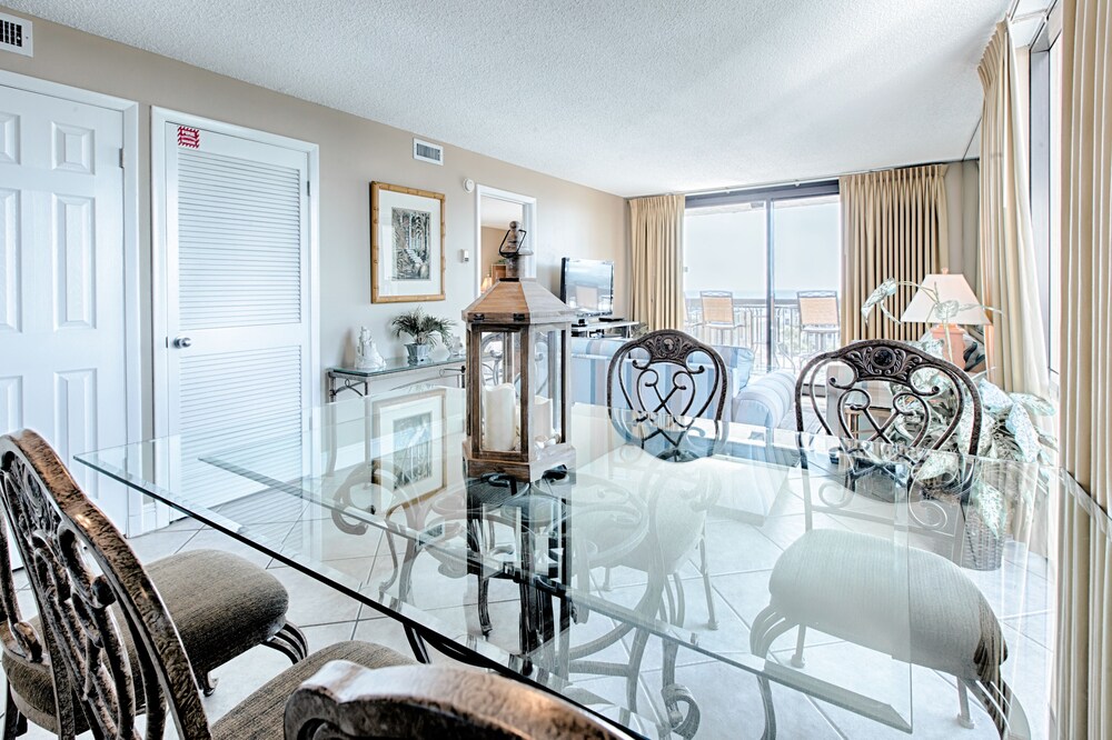 Condo, 2 Bedrooms, 2 Bathrooms, Sea View - In-Room Dining