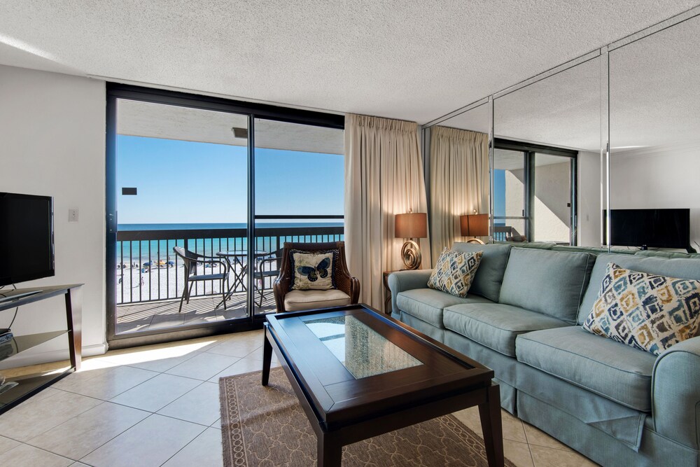 Condo, 1 Bedroom, 1.5 Bathroom, Sea Facing - Living Room