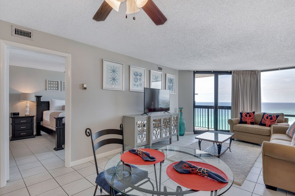Condo, 1 Bedroom, 1.5 Bathroom, Sea View - In-Room Dining