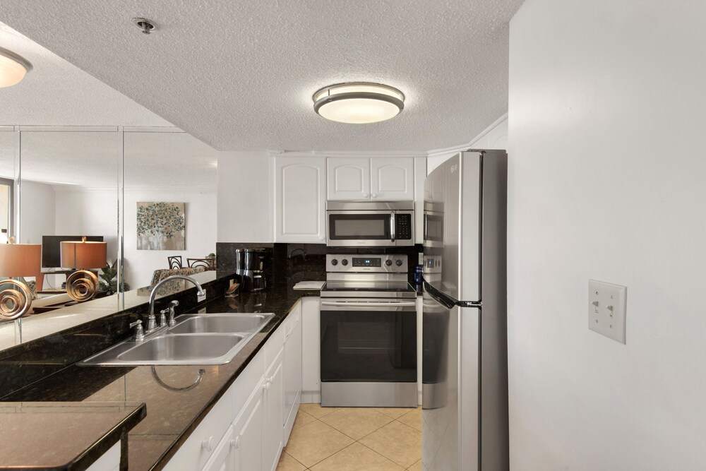 Condo, 1 Bedroom, 1.5 Bathroom, Sea Facing - In-Room Kitchen