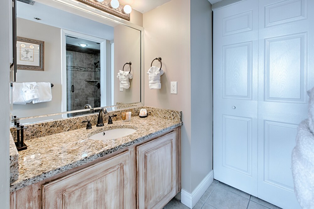 Condo, 2 Bedrooms, 2 Bathrooms, Sea View - Bathroom
