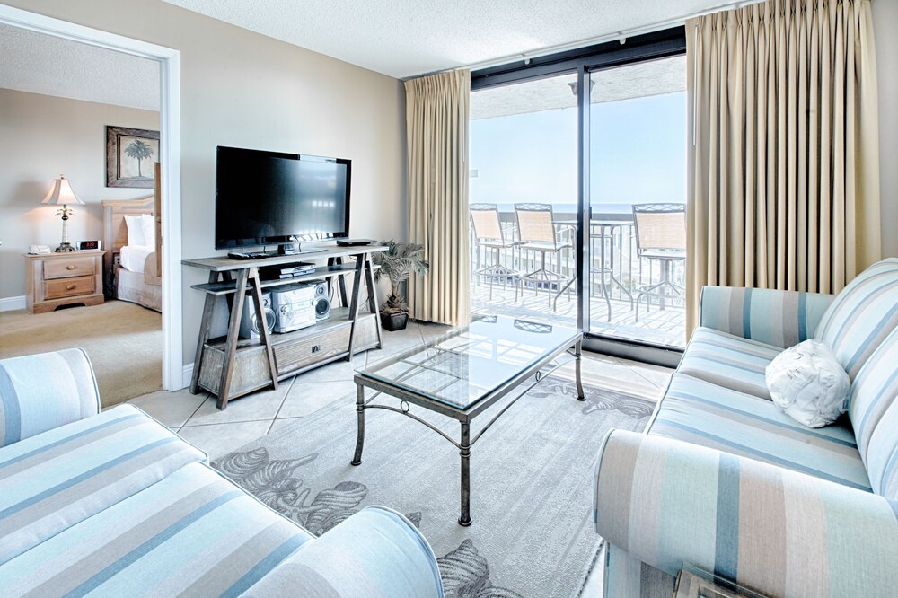 Condo, 2 Bedrooms, 2 Bathrooms, Sea View - Living Room