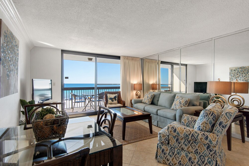 Condo, 1 Bedroom, 1.5 Bathroom, Sea Facing - Living Room