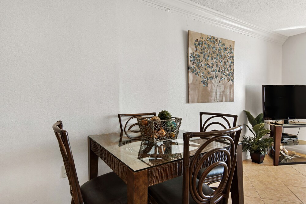 Condo, 1 Bedroom, 1.5 Bathroom, Sea Facing - In-Room Dining