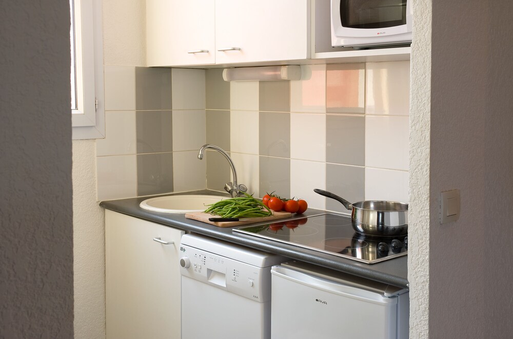 2 Rooms 4 with Balcony - Guestroom