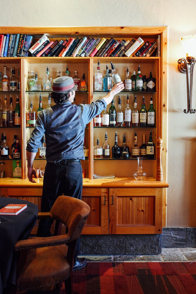 Hotel Bar