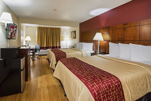 Red Roof Inn & Suites Fayetteville – Fort Bragg