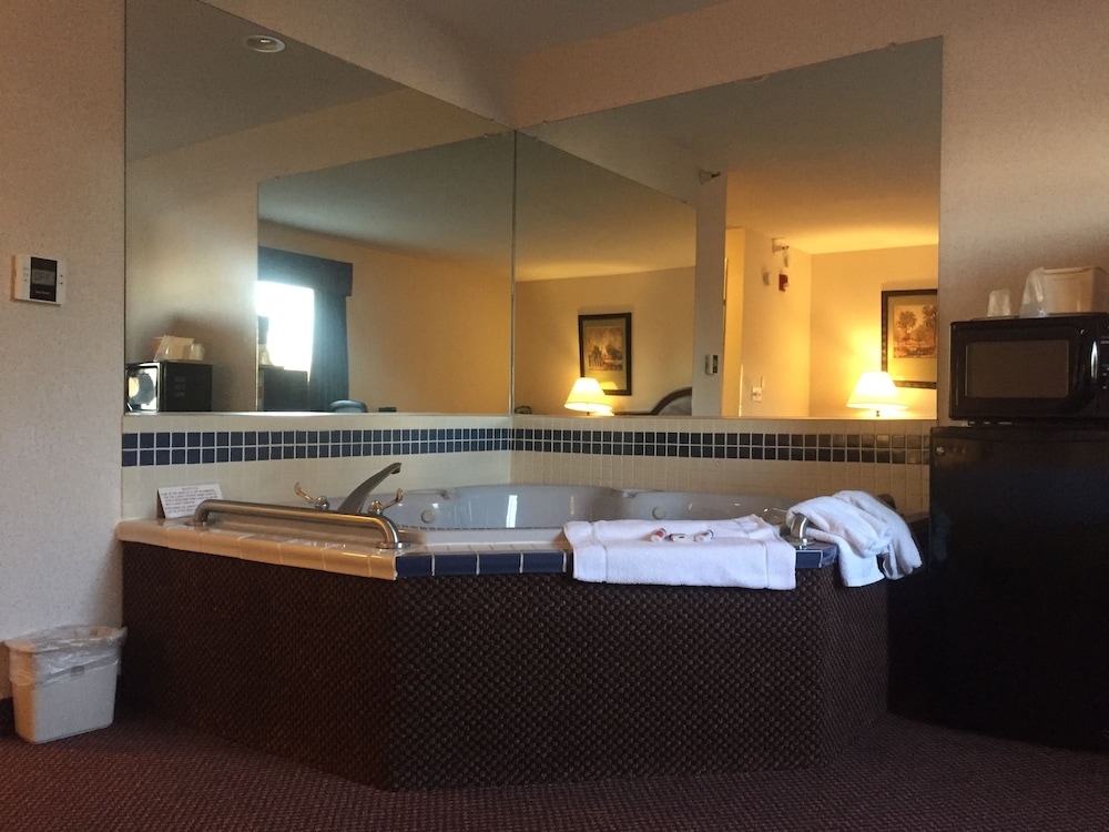 Deep Soaking Bathtub