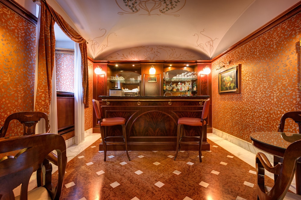 Hotel Lounge
