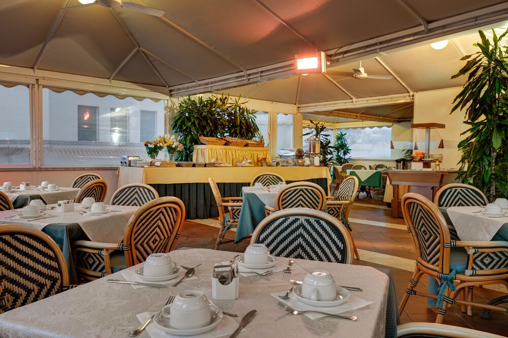 Food Court