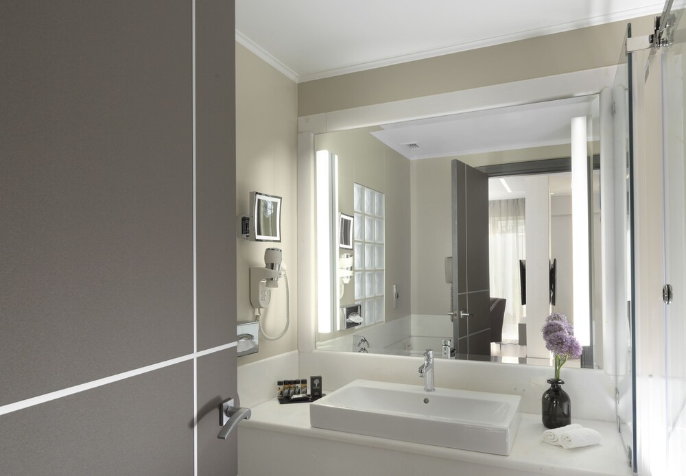 Junior Suite - Bathroom