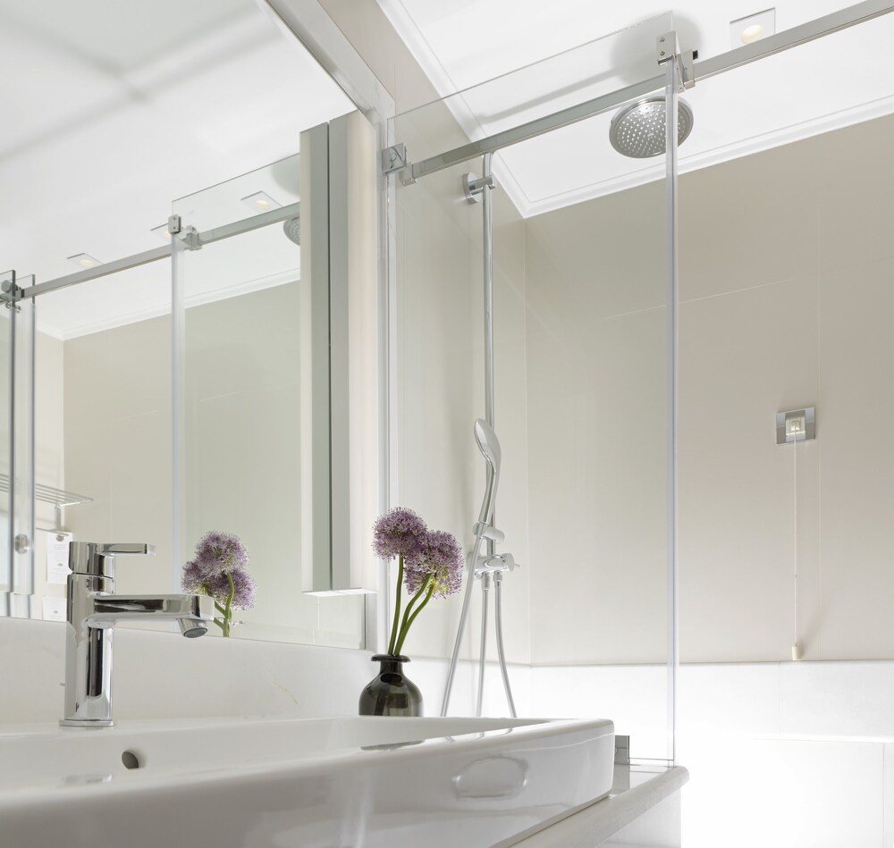 Junior Suite - Bathroom