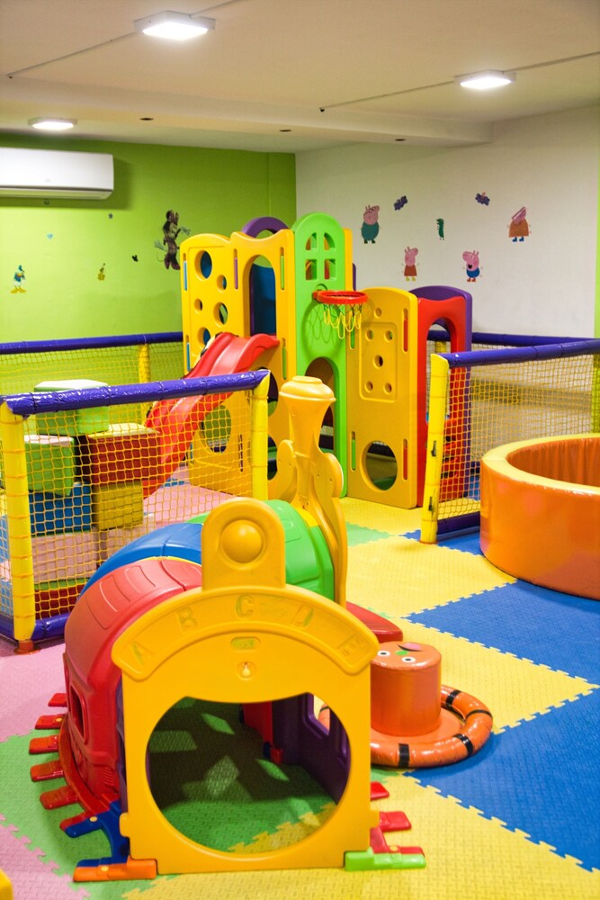 Childrenu2019s play area u2013 indoor
